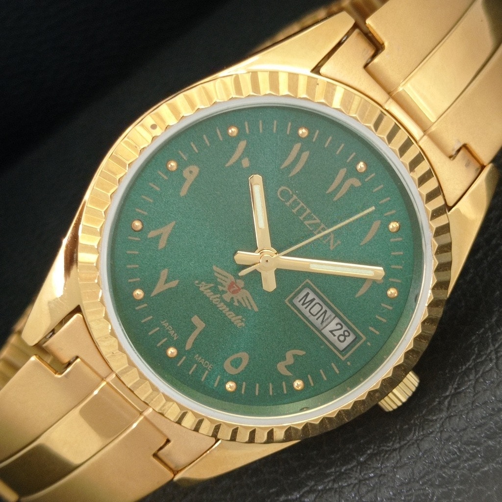 Vintage 1983 Citizen Automatic Mens Gold Watch WDaydate  Green Accents